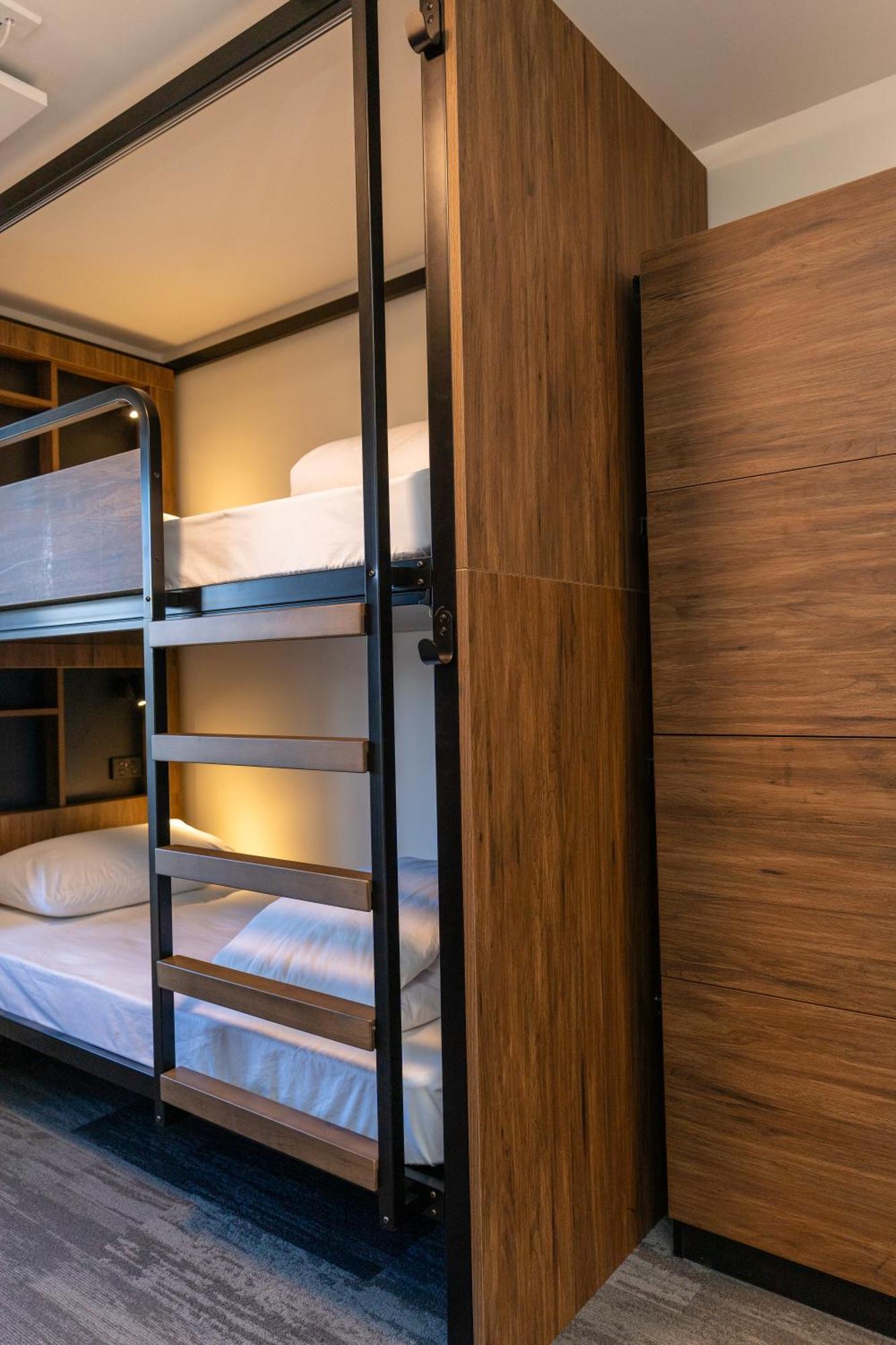 Haka House Wellington Hostel Eksteriør bilde A bunk bed in a capsule hotel