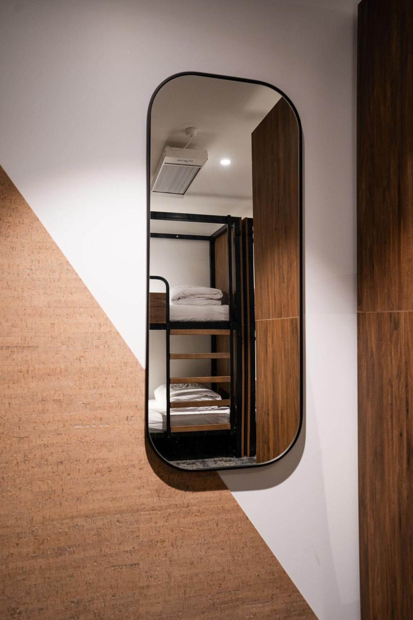 Haka House Wellington Hostel Eksteriør bilde A capsule hotel in Tokyo