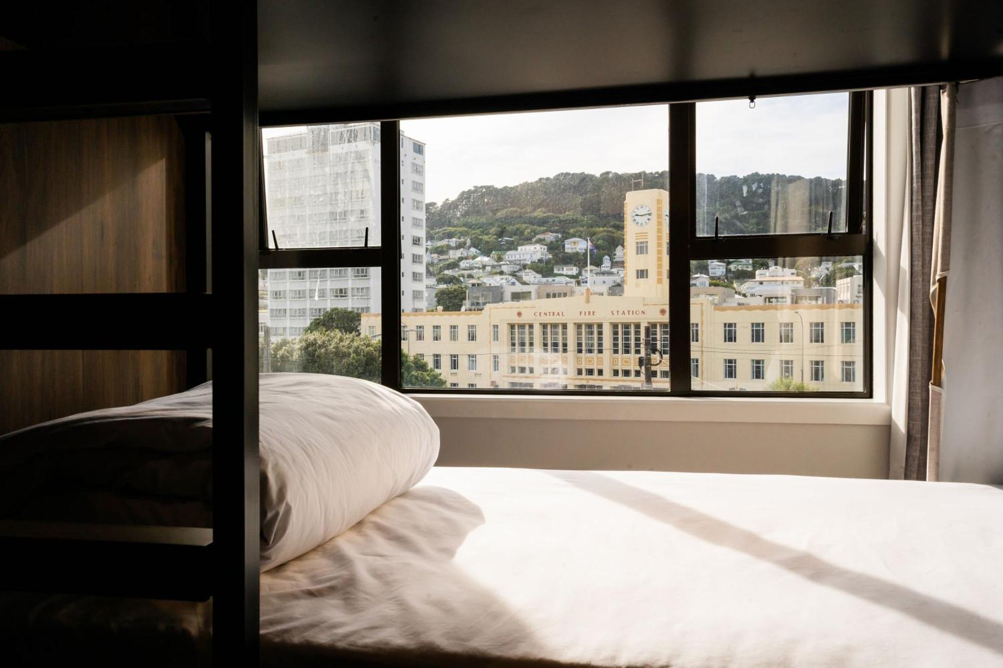 Haka House Wellington Hostel Eksteriør bilde A room at the hotel